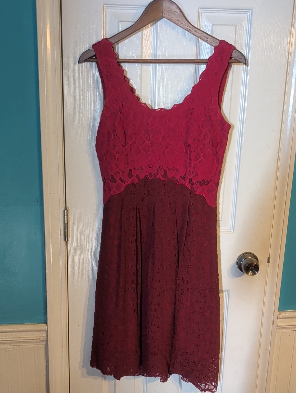 Moulinette Soeurs Two-Tone Red Lace Sleeveless Dress